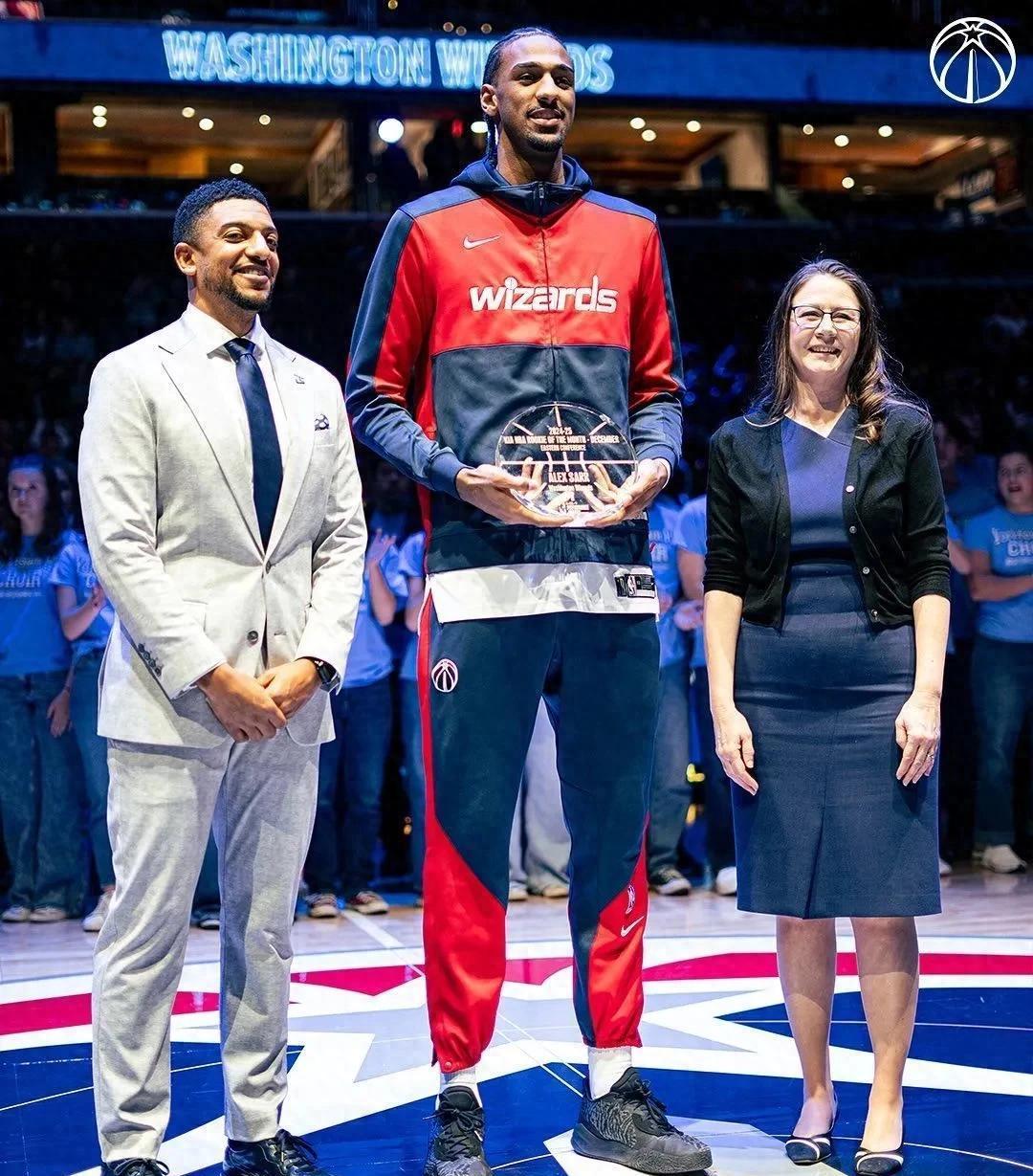 新秀球员成为球队亮点，展现出色表现引人瞩目