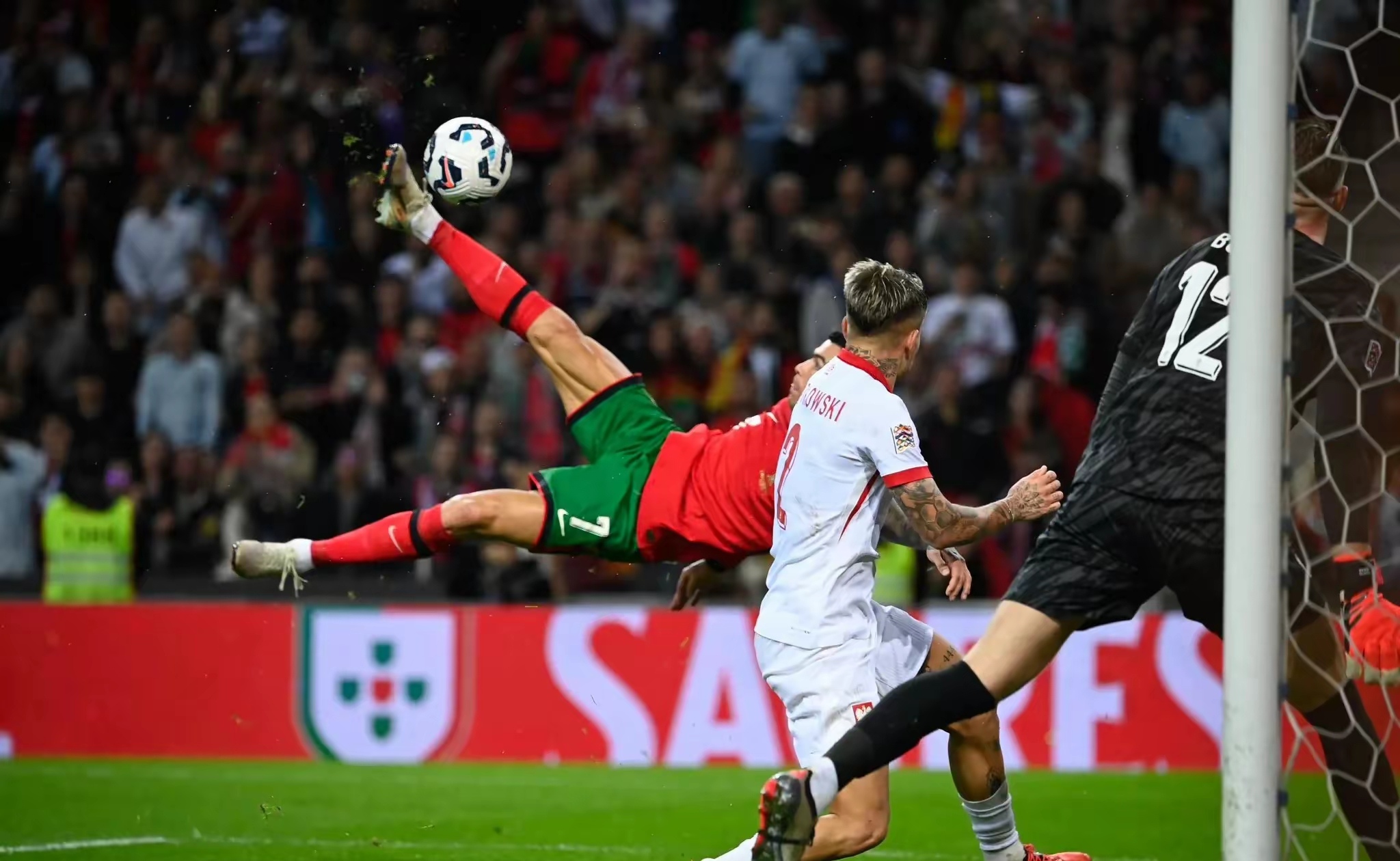 爱游戏亚洲官网-包含罗马苦战凭借进球，晋级欧冠淘汰赛成为现实的词条