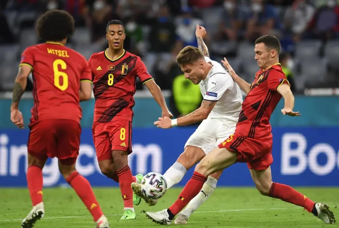 爱游戏官方入口-欧国联赛事精彩纷呈，强队争相亮剑，决一胜负