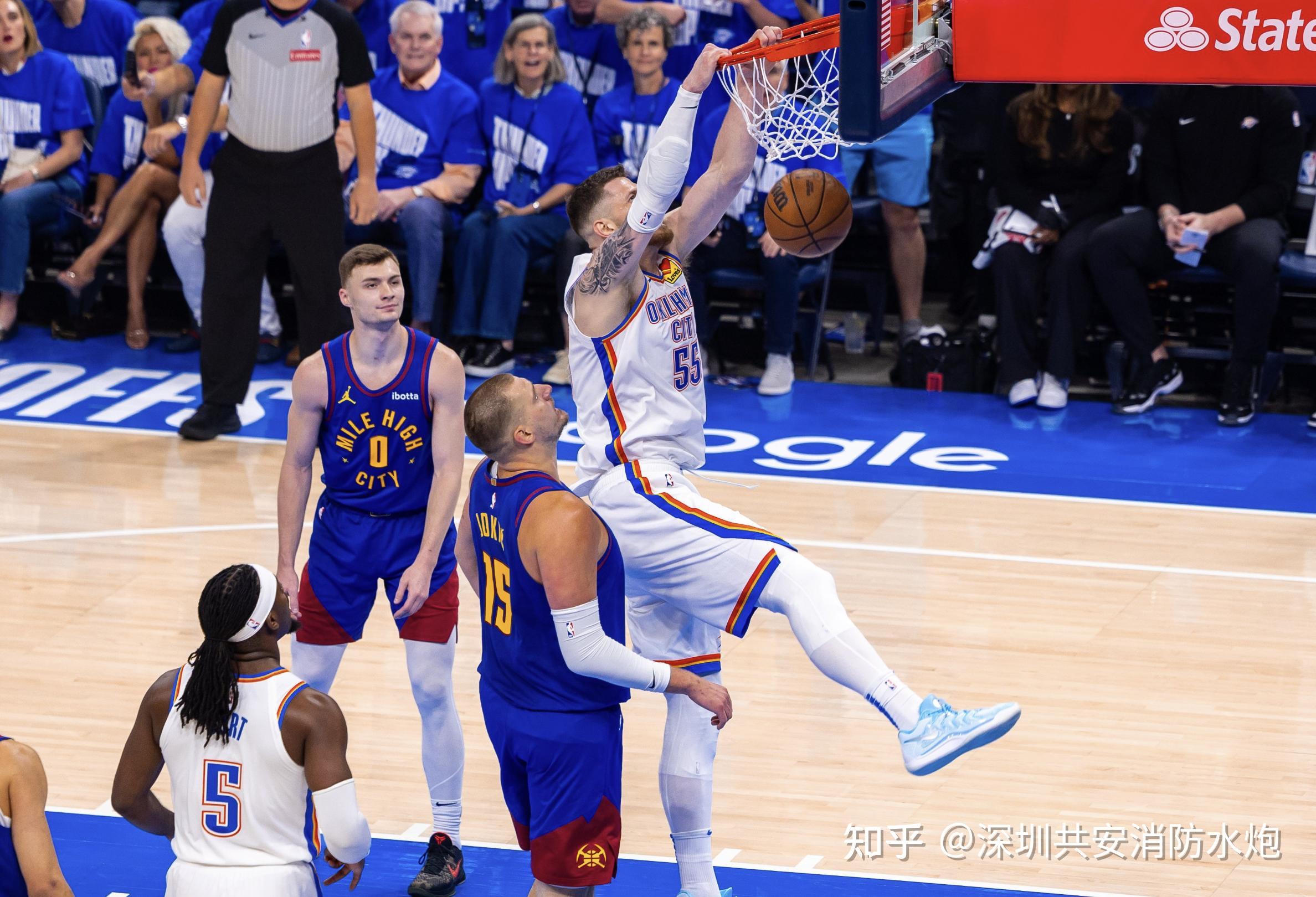 NBA季后赛战况激烈,球队实力对决 NBA季后赛战况激烈,球队实力对决